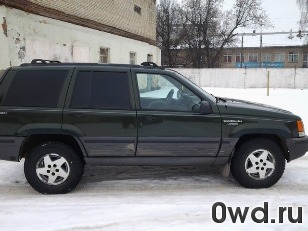 Битый автомобиль Jeep Grand Cherokee