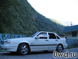 Битый автомобиль Volvo 850