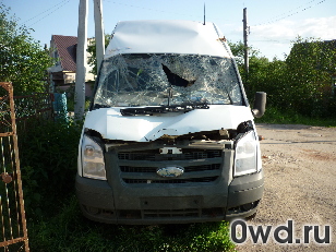 Битый автомобиль Ford Transit