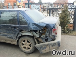 Битый автомобиль Volvo 850