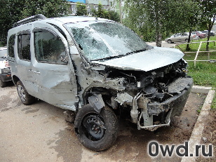 Битый автомобиль Renault Kangoo