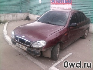 Битый автомобиль Chevrolet Lanos