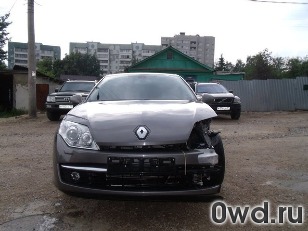 Битый автомобиль Renault Laguna