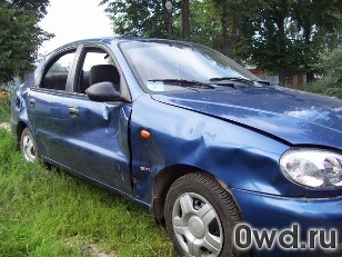 Битый автомобиль Chevrolet Lanos