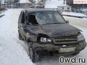 Битый автомобиль Chevrolet Niva